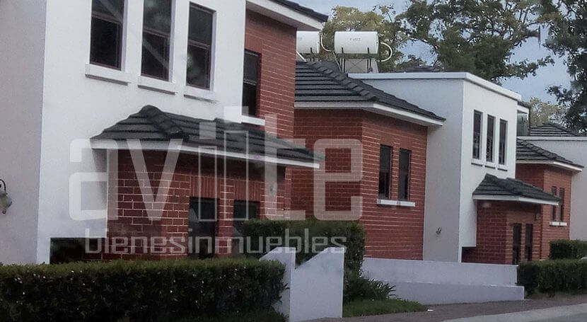 A1487 venta casa encinos del naranjo condado naranjo
